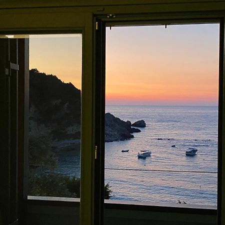 Caltabania Suites อาโยส นิกีตัส ภายนอก รูปภาพ