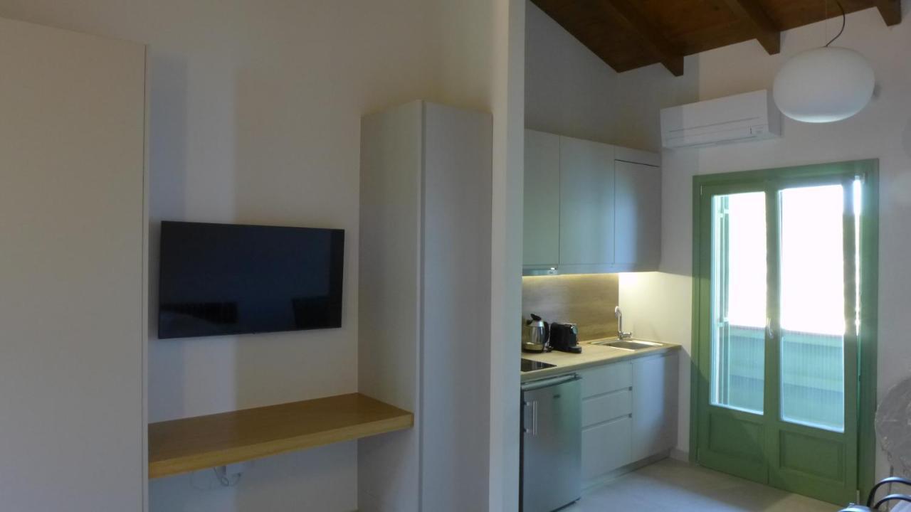 Caltabania Suites อาโยส นิกีตัส ภายนอก รูปภาพ