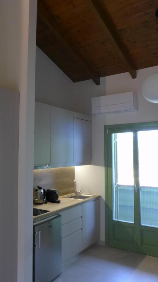 Caltabania Suites อาโยส นิกีตัส ภายนอก รูปภาพ