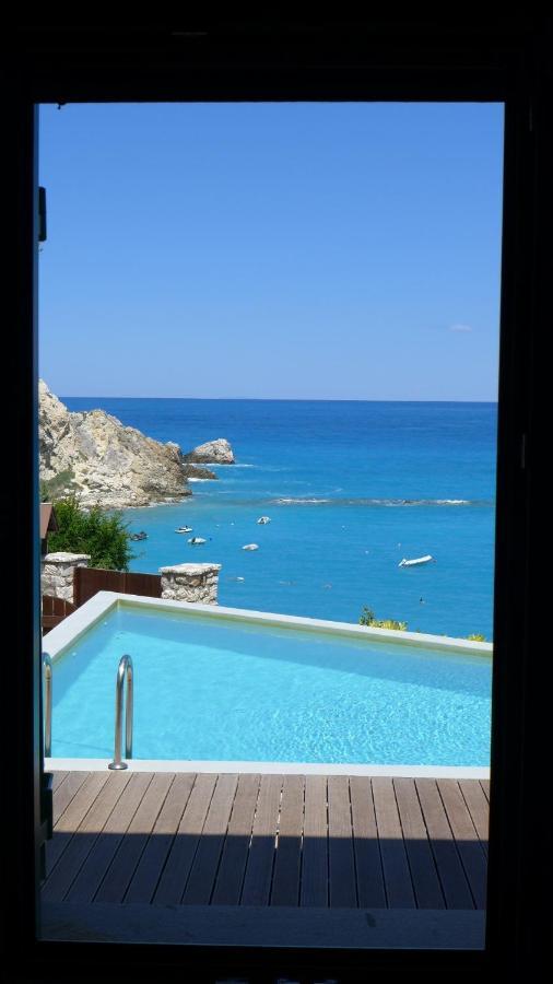 Caltabania Suites อาโยส นิกีตัส ภายนอก รูปภาพ