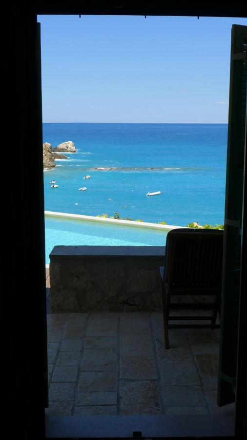 Caltabania Suites อาโยส นิกีตัส ภายนอก รูปภาพ